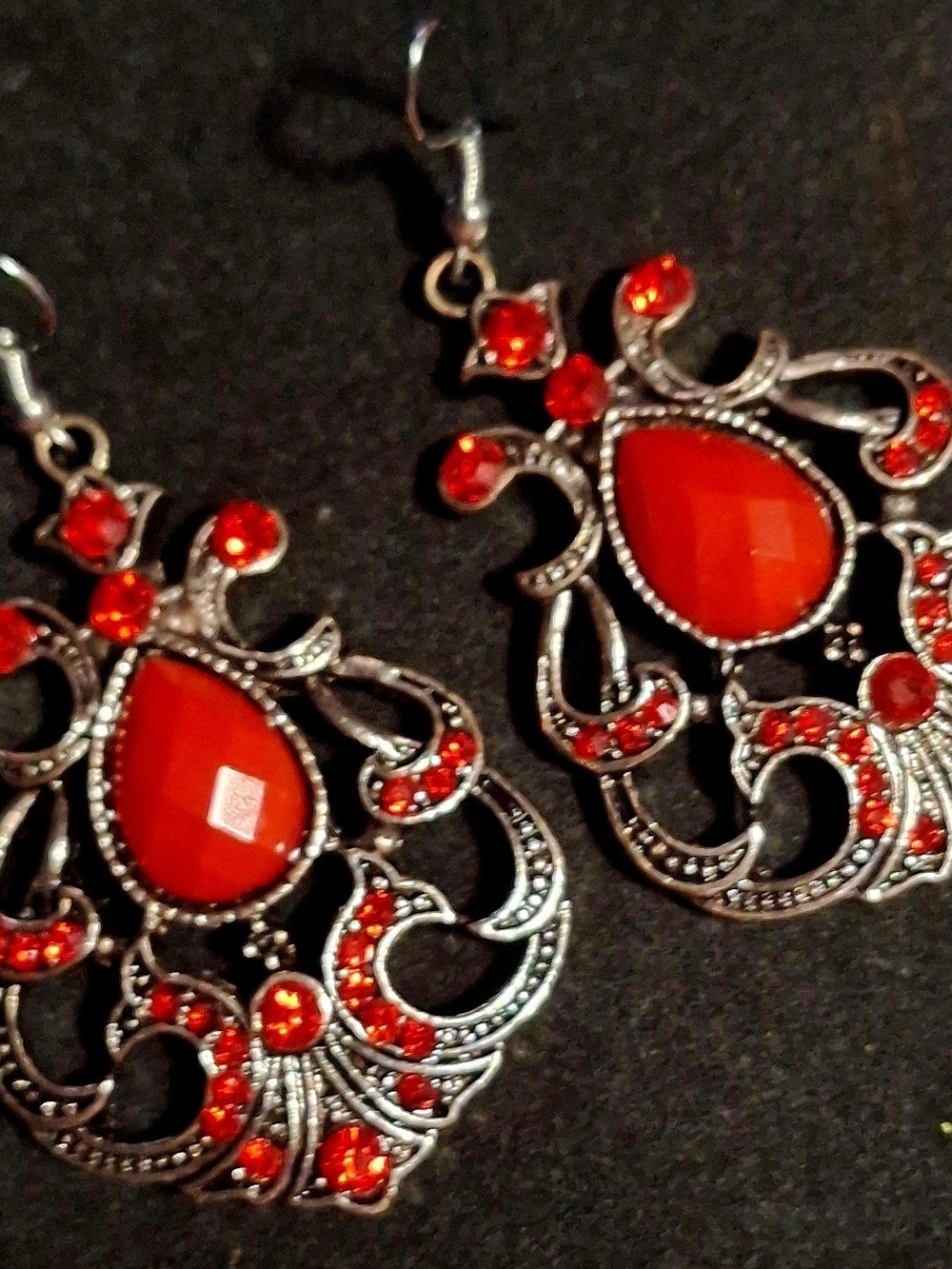 Red Teardrop Filigree Dangles Earrings -